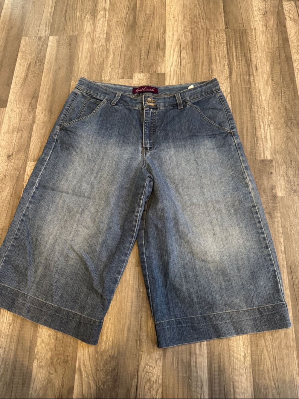 Gloria Vanderbilt Blue Denim capri with Purple Label